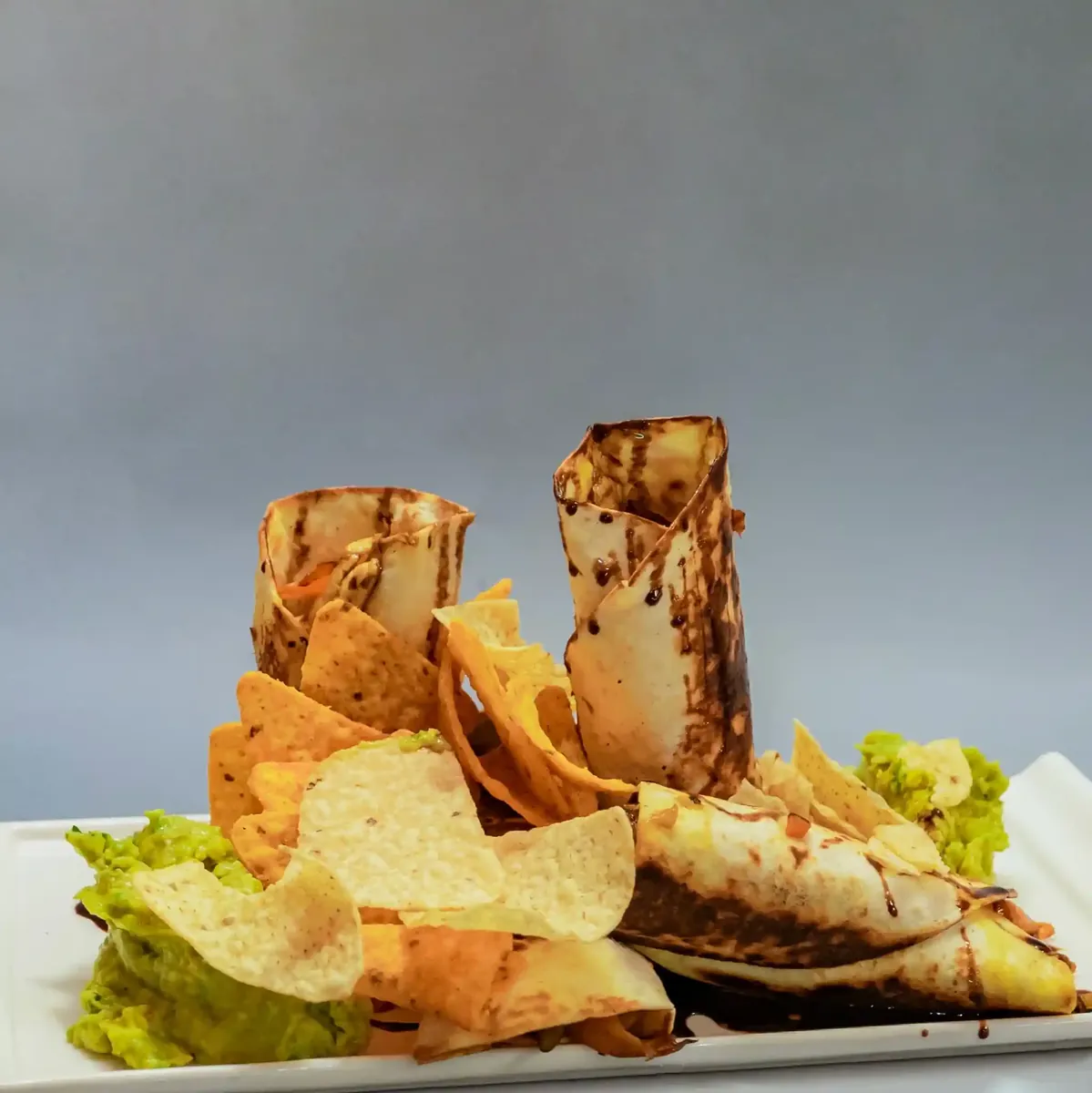 Fajitas con nachos y guacamole para compartir, Habemus Bouzas, restaurante en el barrio marinero de Bouzas (Vigo)