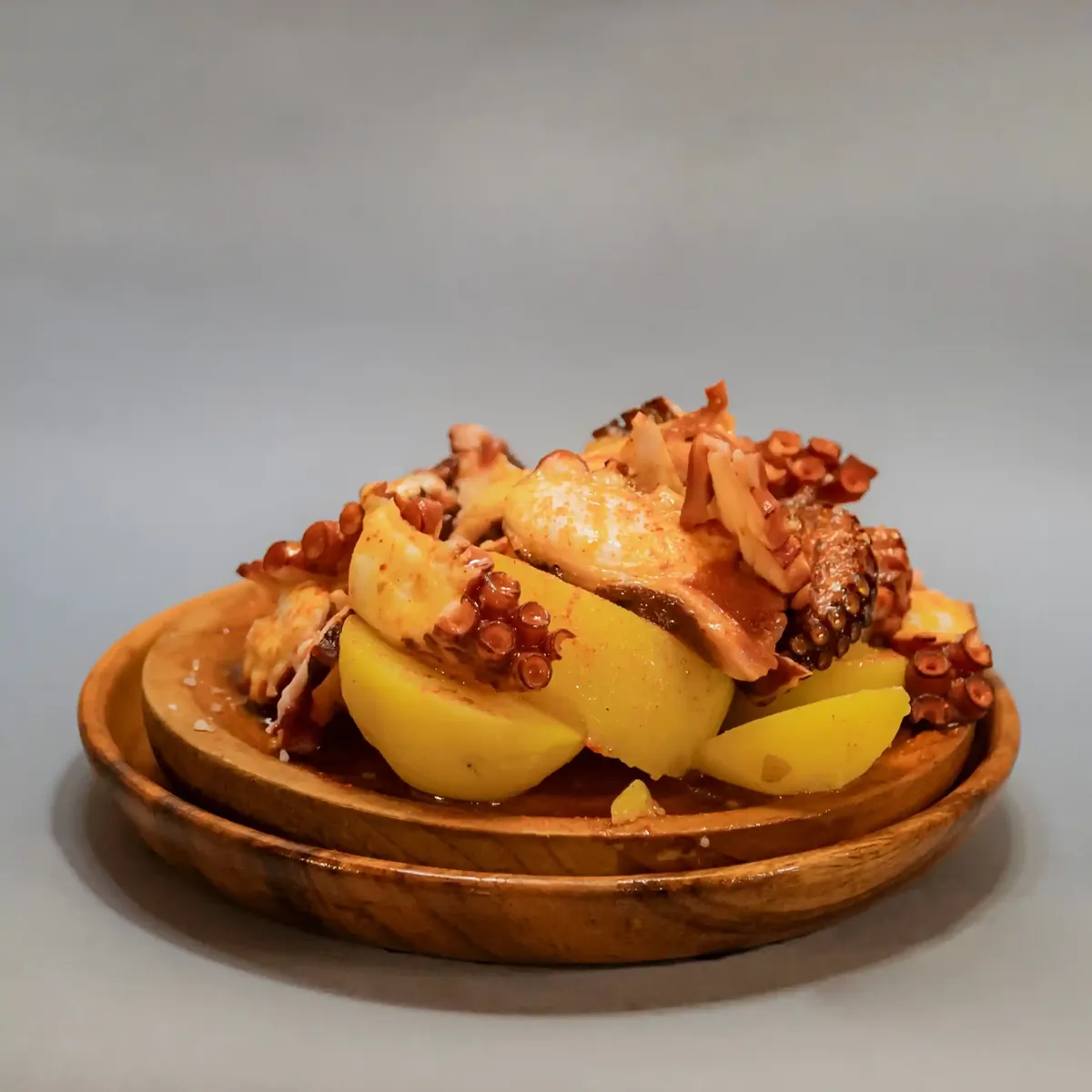Pulpo a la gallega con cachelos y pimentón, cocina gallega tradicional en Habemus Bouzas (Bouzas, Vigo)